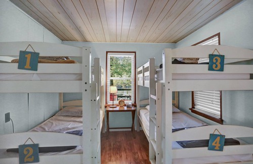 Huntingdon Cabin | Delightful Emmazing Grace at Raystown Lake with Pool & Pets