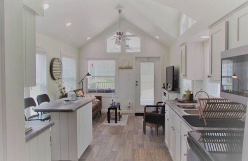 Warren House | Tranquil Emmylou Hideaway: Family-Friendly Woods Escape