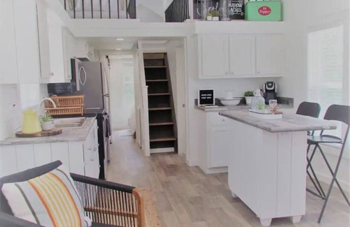 Warren House | Tranquil Emmylou Hideaway: Family-Friendly Woods Escape