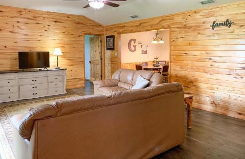 Emory House | Idyllic Emory Escape with Pond Access Near Lake Activities
