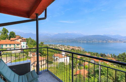 Carciano Apartment | Unforgettable Stay at Emozioni Vista Lago - 4-Star Retreat