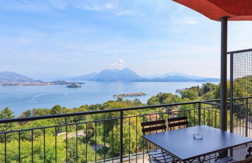Carciano Apartment | Unforgettable Stay at Emozioni Vista Lago - 4-Star Retreat
