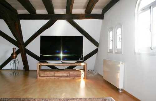 Heppenheim Apartment | Highly Rated Empanada Ferienwohnung with Onsite Restaurant