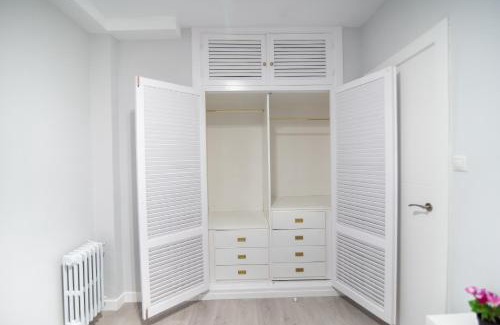 Camino de Ronda Apartment | Discover Emperatriz Granada: Family-Friendly Haven in Spain