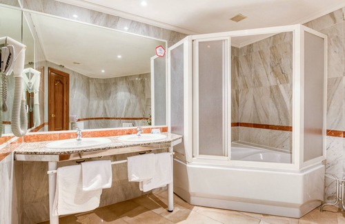 Santa Marta de Tormes Hotel | Discover Emperatriz III: 4-Star Retreat with Spa & Pool