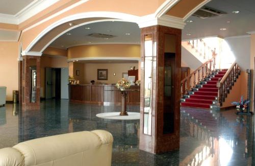 Santa Marta de Tormes Hotel | Coastal Escape at Emperatriz III: 4-Star Oceanfront Retreat