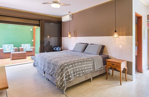 Jabaquara House | Emperor House: Beachfront Retreat with Ocean Views