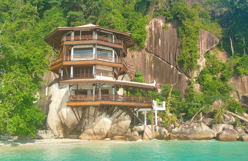 Tioman Island Resort | Experience Comfort at Emperor Resort By Bugis