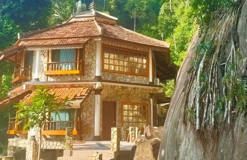 Tioman Island Resort | Experience Comfort at Emperor Resort By Bugis