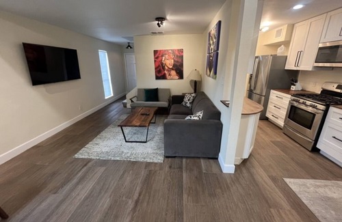 Riverside House | Empire Beats: Guest Rated 10/10 with Spa and Breakfast