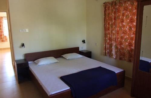 Calangute House | Empire Guest House: Family-Friendly Stays with Breakfast