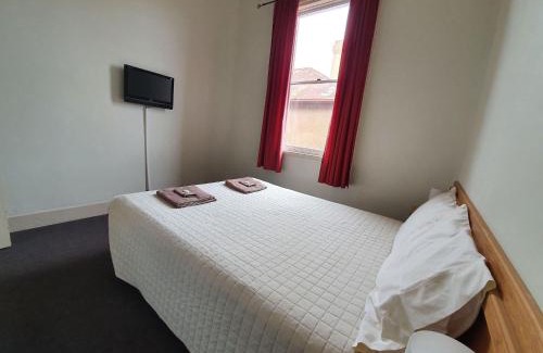 Goulburn Hotel | Budget-Friendly Stay at Empire Hotel Goulburn with Breakfast