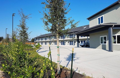 Barker Hotel | Comfortable Empire Inn Cypress: Child-Friendly Stay