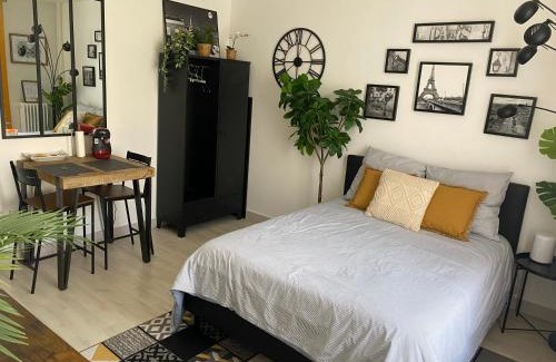 Suresnes Apartment | Rare Location in Paris: Family-Friendly Hotel near Longchamp