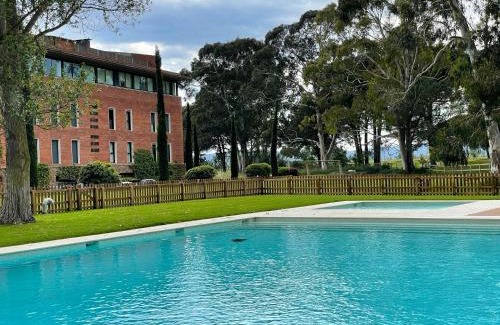 Torroella de Montgri Apartment | Relax at Emporda Golf 30: Family-Friendly Amenities Await