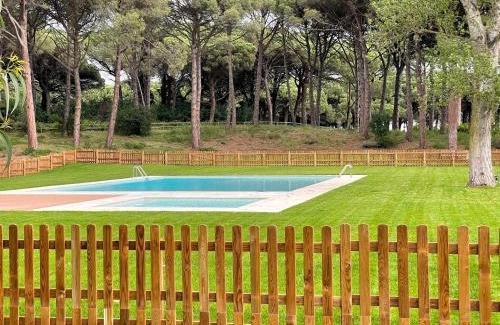 Torroella de Montgri Apartment | Relax at Emporda Golf 30: Family-Friendly Amenities Await