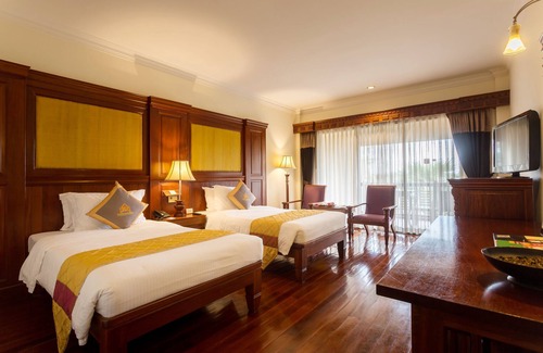 Siem Reap Hotel | Elegant Empress Angkor Resort & Spa with Pool and Spa Services