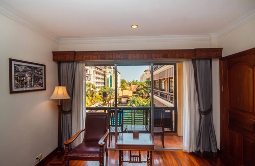Siem Reap Hotel | Elegant Empress Angkor Resort & Spa with Pool and Spa Services