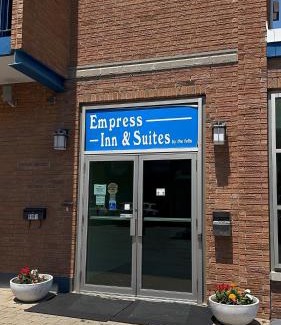 Fallsview Hotel | Convenient Empress Inn and Suites Near the Falls