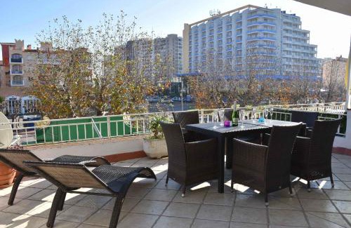 Empuriabrava Apartment | Family-Friendly Stay at Empuriapparts Abrilmar