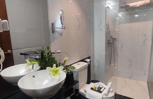 Dhaka Hotel | Empyrean Hotel: Highly Rated Stay with Family-Friendly Amenities