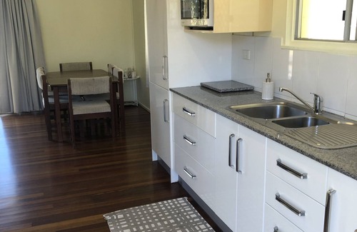 Emu Park Apartment | Beachfront Escape at Emu Park with Ocean Views & Breakfast