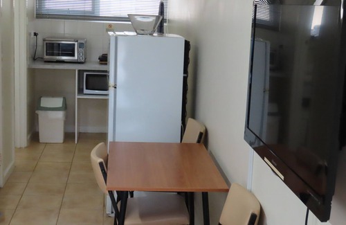 Emu Point Hotel | Oceanfront Emu Point Motel & Apartments with Pool Access