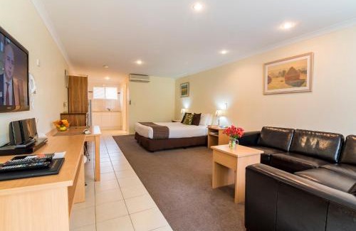 Emu Point Hotel | Comfortable Emu Point Motel with Oceanfront Views