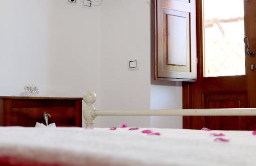 Santa Maria la Carita Apartment | Emy's Country House: Guest Rated 10/10 with Family-Friendly Perks