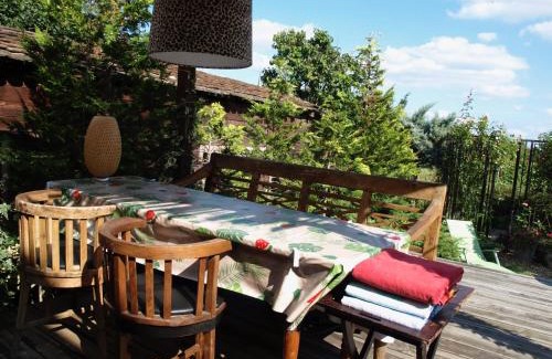 Mittelbergheim House | Riesling Stein Home: Oceanfront Retreat with Pet-Friendly Comfort