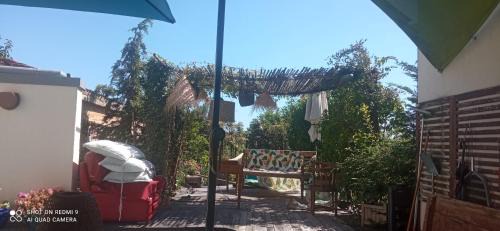 Mittelbergheim House | Riesling Stein Home: Oceanfront Retreat with Pet-Friendly Comfort