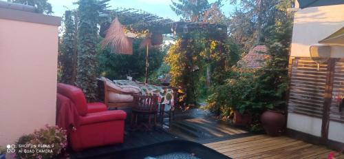 Mittelbergheim House | Riesling Stein Home: Oceanfront Retreat with Pet-Friendly Comfort
