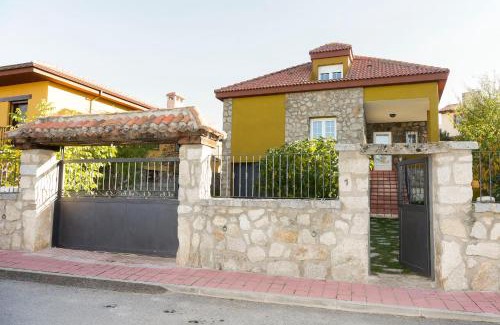 Ortigosa del Monte House | Pet-Friendly Retreat at En Casa de Carlos – Rated 9.2/10