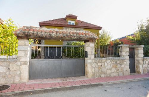 Ortigosa del Monte House | Pet-Friendly Retreat at En Casa de Carlos – Rated 9.2/10