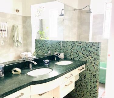 Barrio Sur House | Ideal Stay in the Heart of Barrio Sur - Family-Friendly!