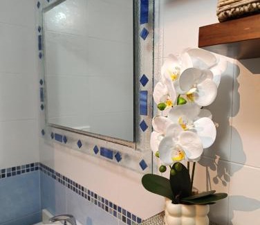 Dean Pequeno Apartment | Central Ribeira Retreat for 4 with Convenient Parking