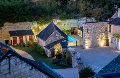 Rou-Marson House | Experience En Rou Libre: 4-Star Comfort with Pool & Breakfast