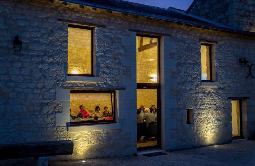 Rou-Marson House | Experience En Rou Libre: 4-Star Comfort with Pool & Breakfast