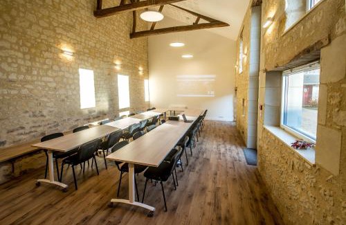 Rou-Marson House | Experience En Rou Libre: 4-Star Comfort with Pool & Breakfast