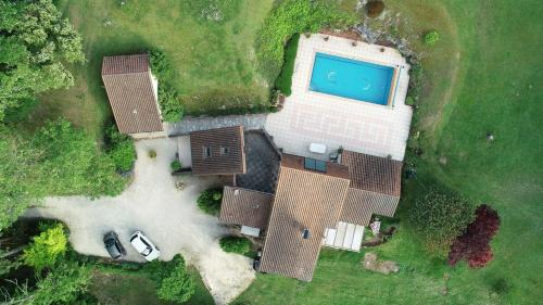 Monbazillac Bed & Breakfast | Experience En Rouge et Noir: Oceanfront Paradise Awaits