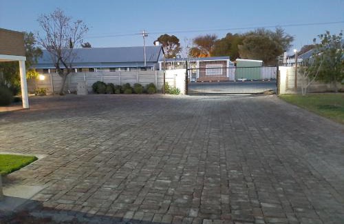 Beaufort West Apartment | Comfortable Family Stay at En Route with Great Reviews