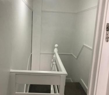 Plumstead House | Cozy En Suite Double Room 2 - Child Friendly Retreat