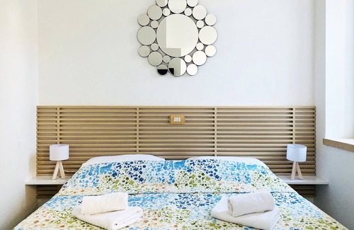Split House | Guest Rated: 10/10 En-suite Iris with Kitchen on Rokova