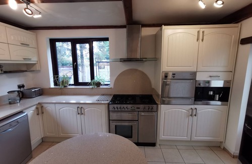 Birkenhead Cottage | Historic En-suite Room with Access to Liverpool Attractions