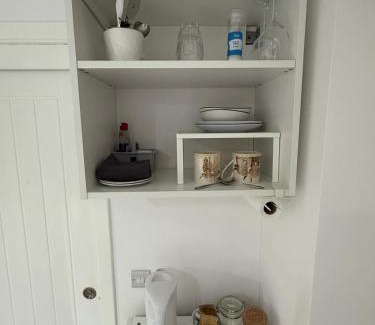 Blackburn House | Inviting En-suite Room with Independent Entrance for Families