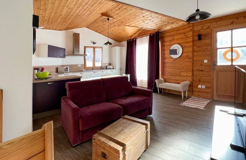 Faucon-de-Barcelonnette Apartment | Experience Warm Hospitality at En toute amitié Hotel
