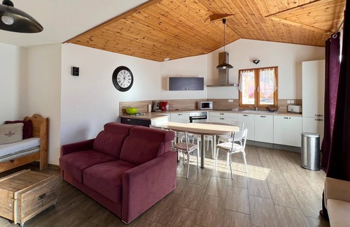 Faucon-de-Barcelonnette Apartment | Experience Warm Hospitality at En toute amitié Hotel
