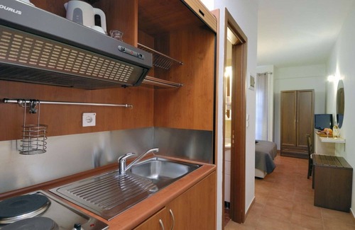 Kala Nera House | Cozy Studio with Ocean View, Pool & Breakfast for Two