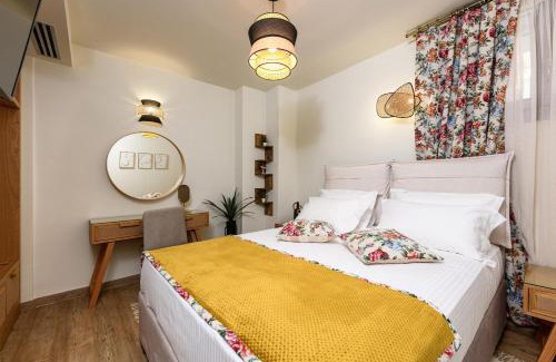 Panagia Apartment | Elegant Enavlion Luxury Domes: Family-Friendly Retreat
