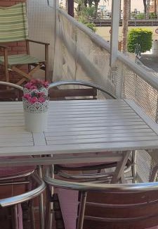 El Roc de Sant Gaieta Apartment | Beachfront Apartment in Bara with Ocean View & Pet Friendly